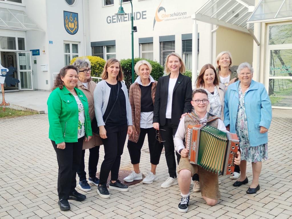 Team und Ziehharmonikaspieler
