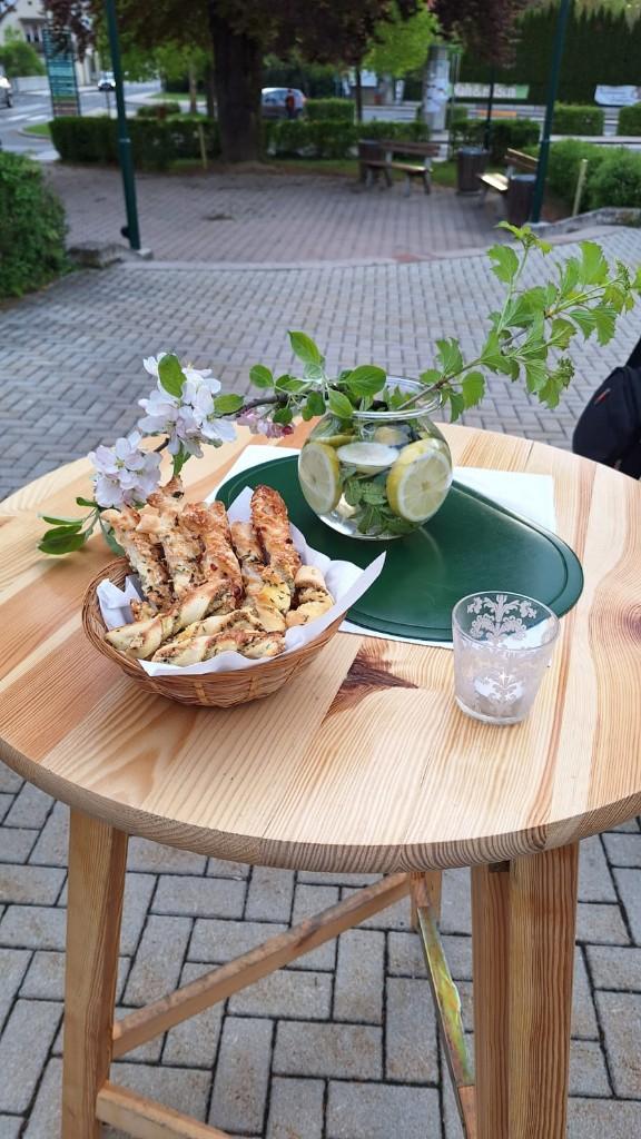Tisch mit Essen